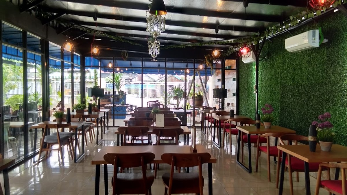 Bonjur Cafe & Resto