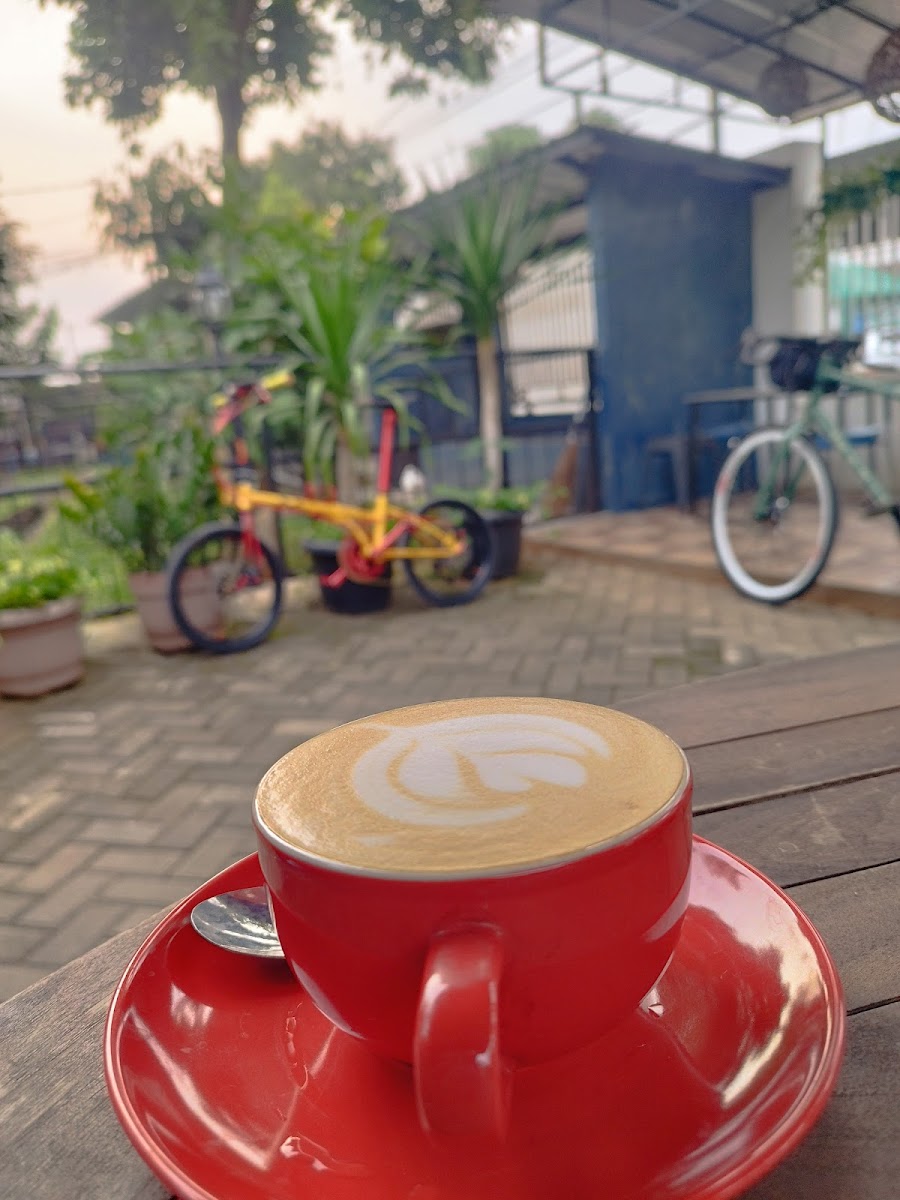 Bonjur Cafe & Resto - Photo 4