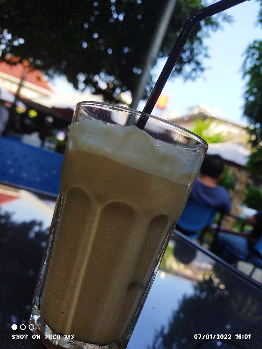 Bonjur Cafe & Resto - Photo 6