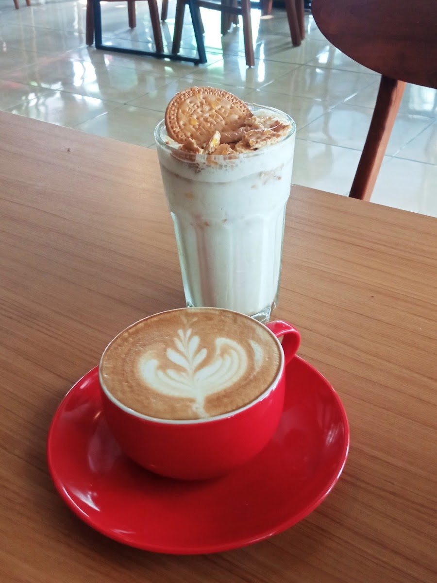 Bonjur Cafe & Resto - Photo 8