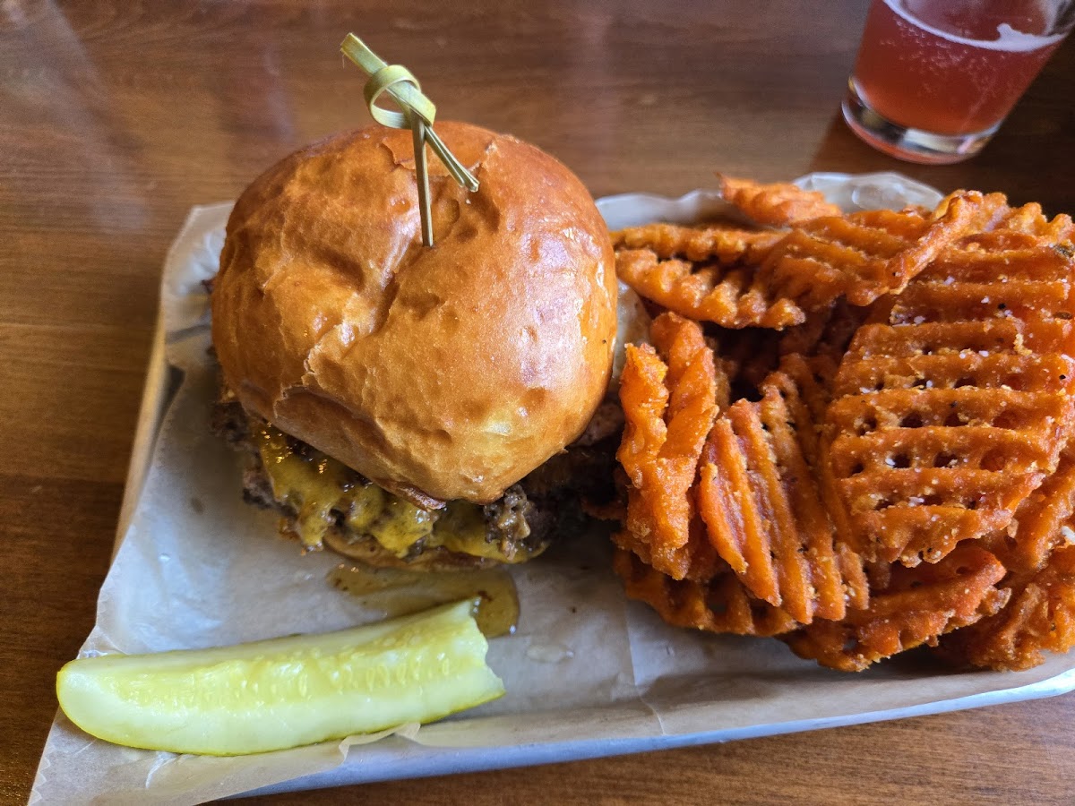 The Quarry Taphouse & Rock Range - Photo 2