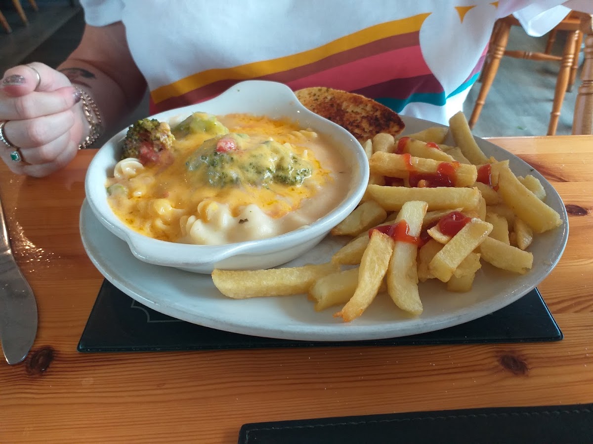 Poppy's Restaurant - Photo 7