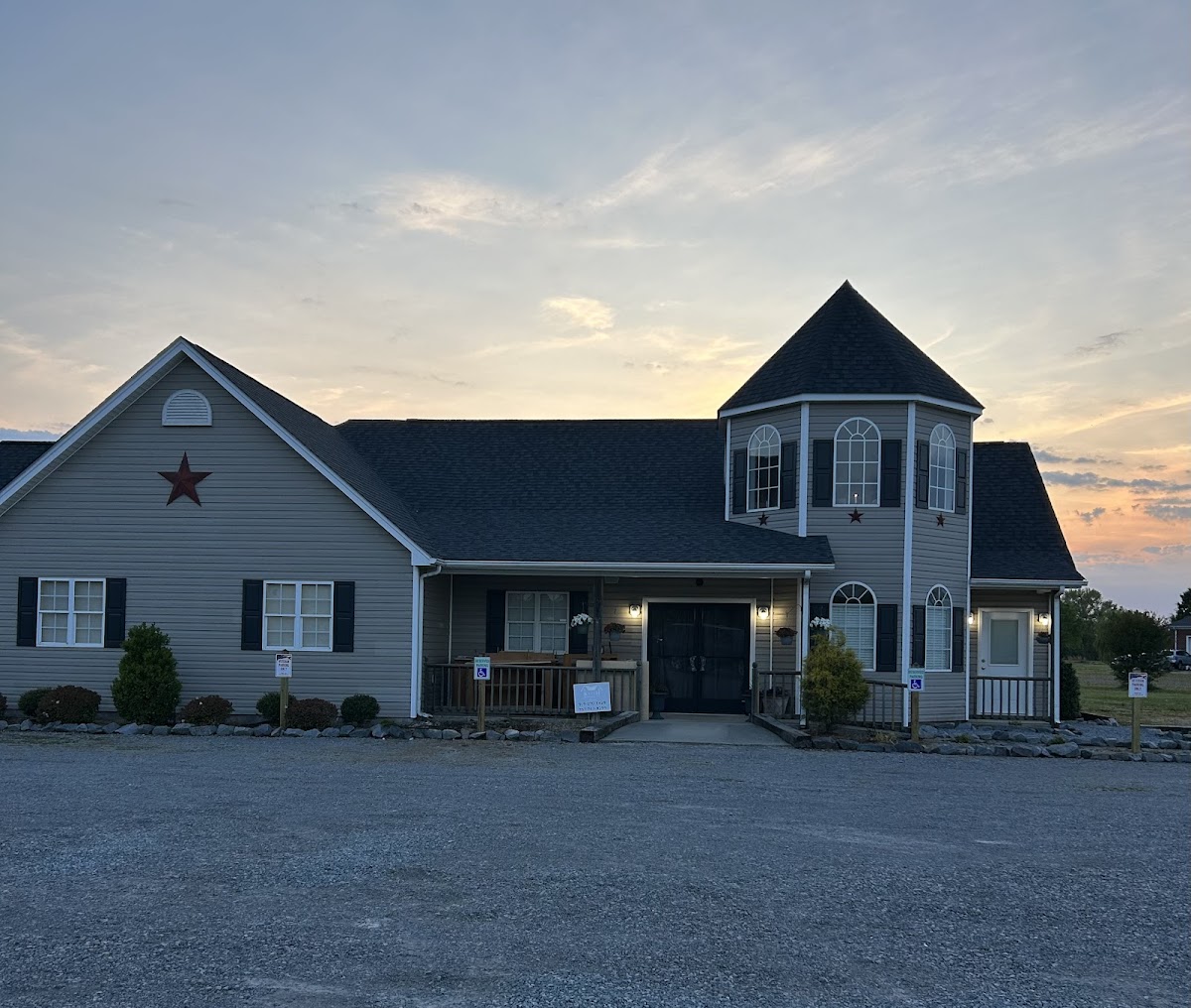 D & R WHISTLESTOP - Photo 2