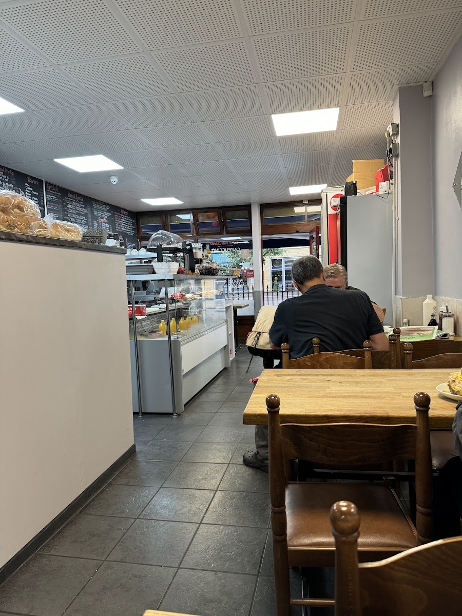 The Golden Cafe - Photo 2