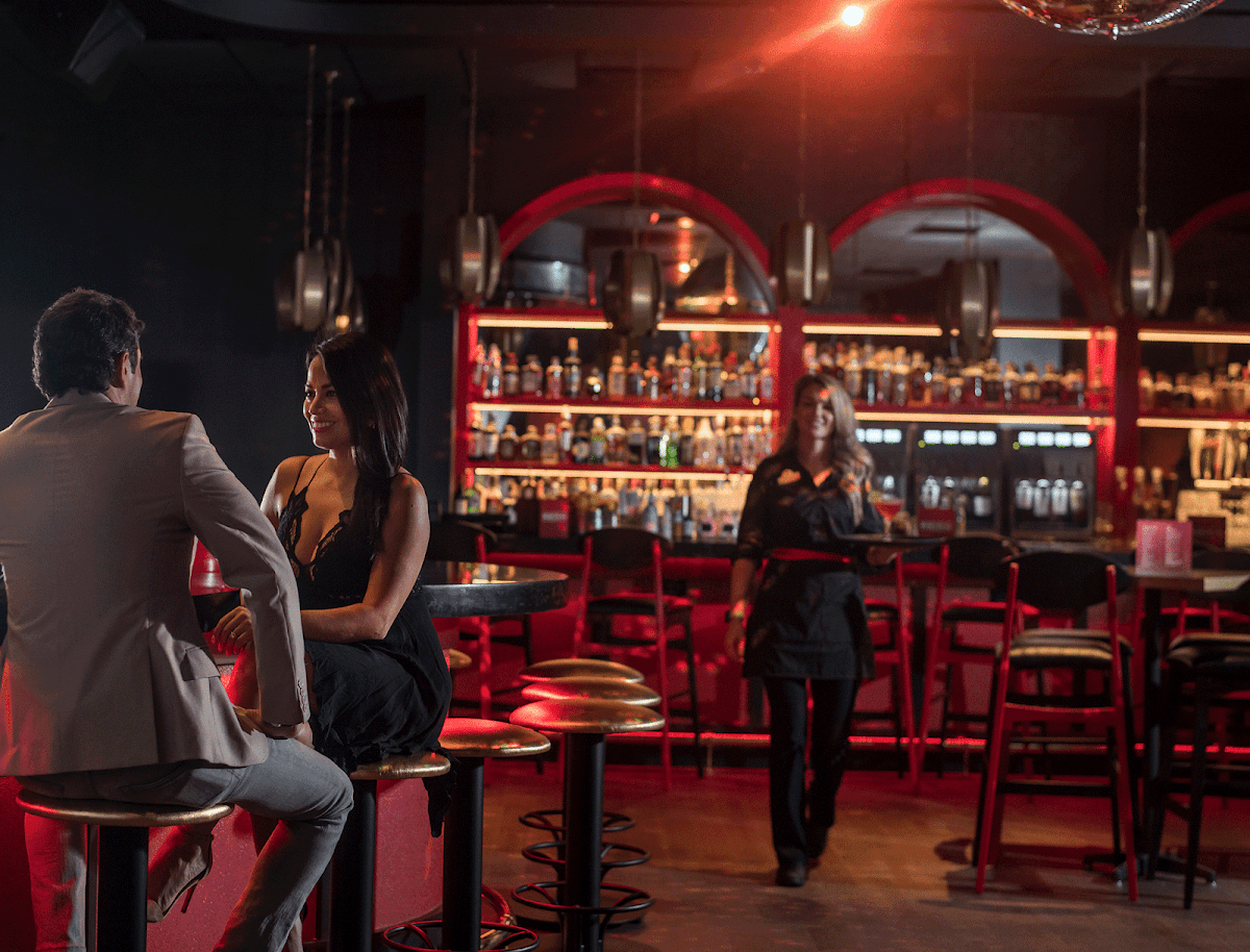 Redd's Piano Bar and Lounge - Photo 2