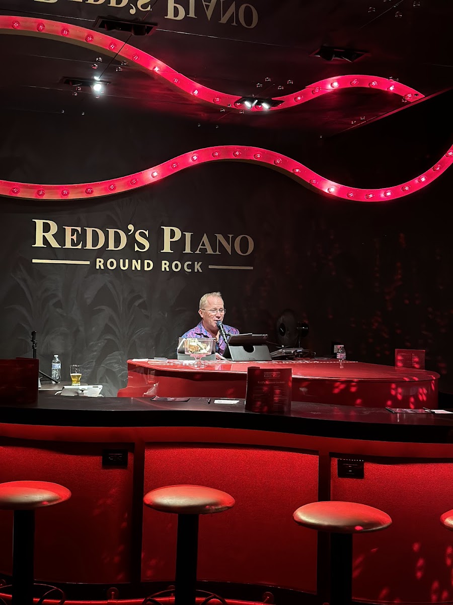 Redd's Piano Bar and Lounge - Photo 3