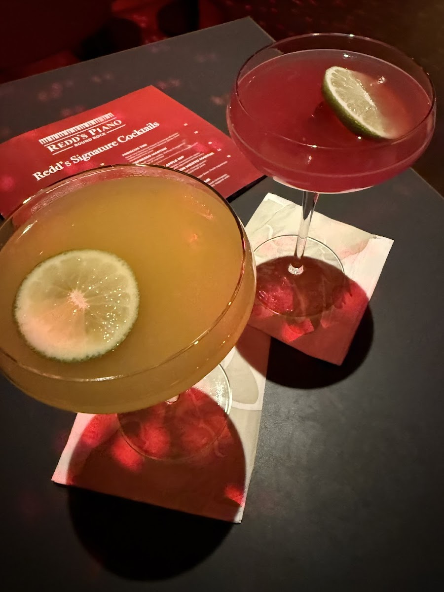 Redd's Piano Bar and Lounge - Photo 5