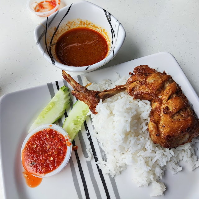 Nasi Kukus Ayam Dara Goreng