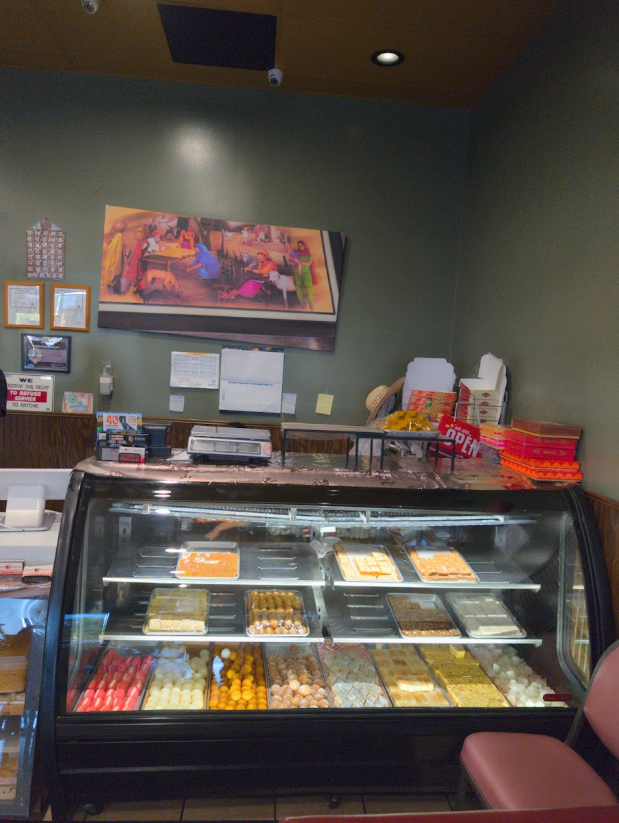 DESI FLAMES AND SWEETS - Photo 4