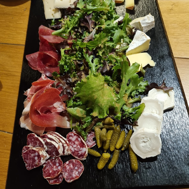 Plateau de Charcuterie Et Fromages