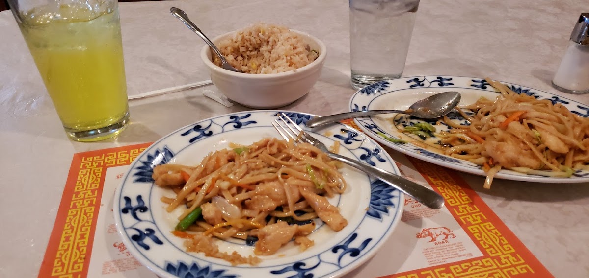 Szechwan Chinese Restaurant - Photo 1