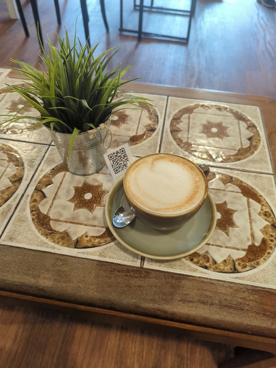Max's Coffee Shop - Photo 3