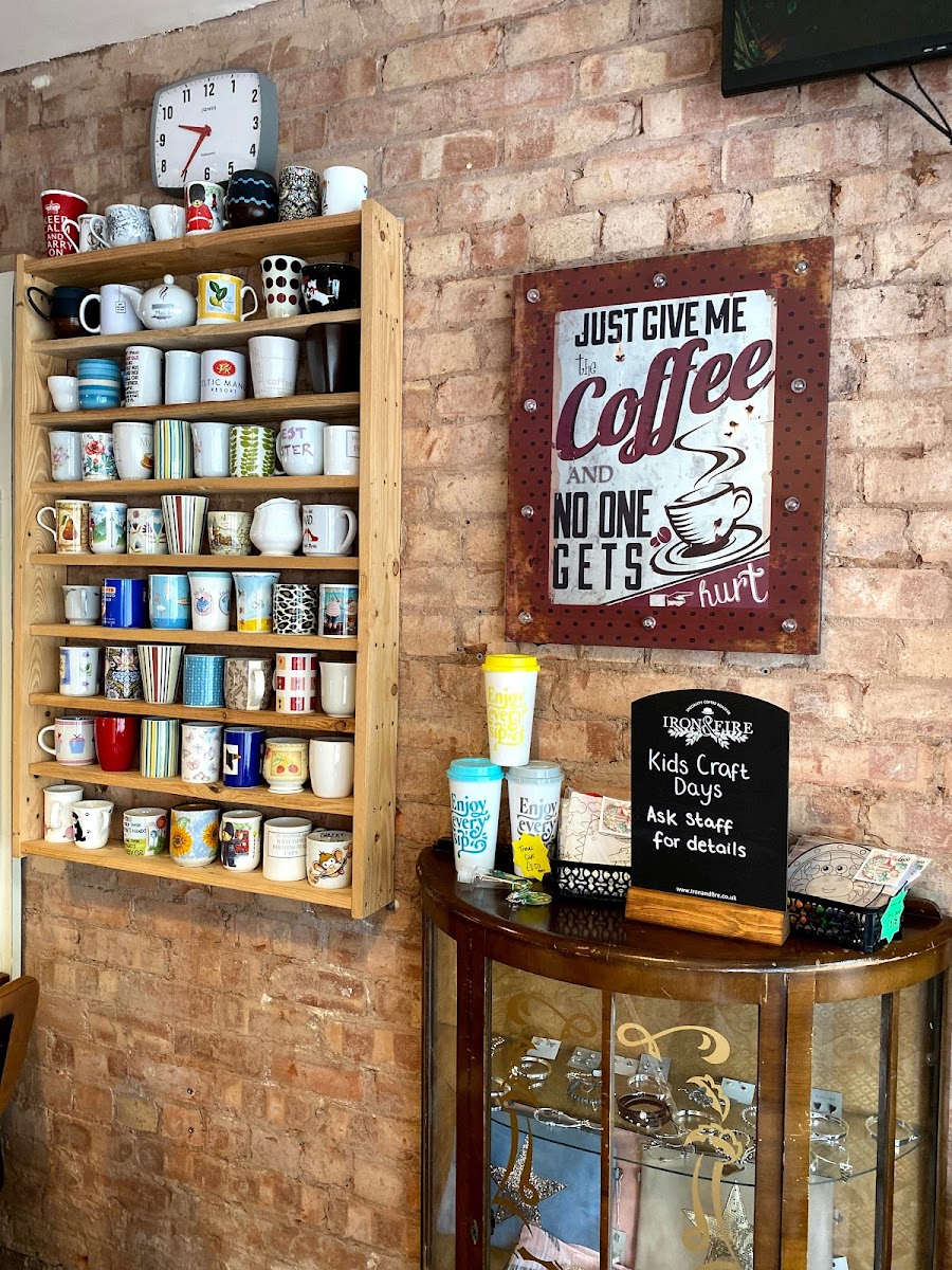 Max's Coffee Shop - Photo 6