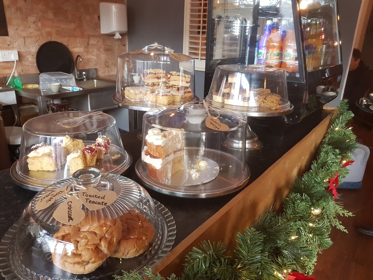Max's Coffee Shop - Photo 8