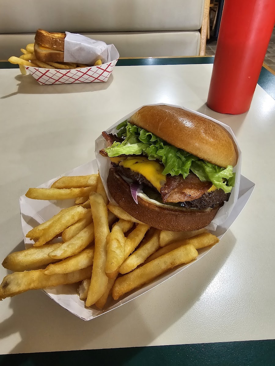 Floyd's Frosty - Photo 2