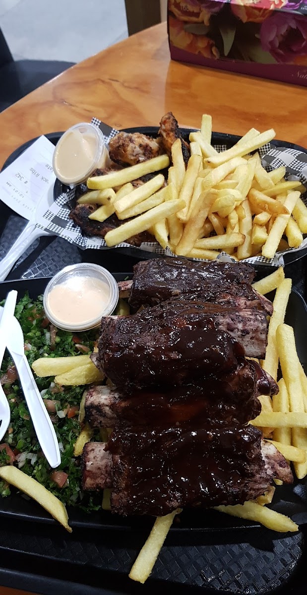 Sydneys Wings And Things - Photo 6