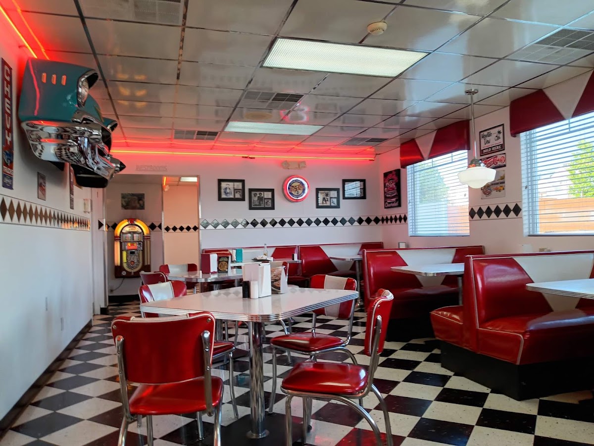 Small Town Pizza - Photo 2