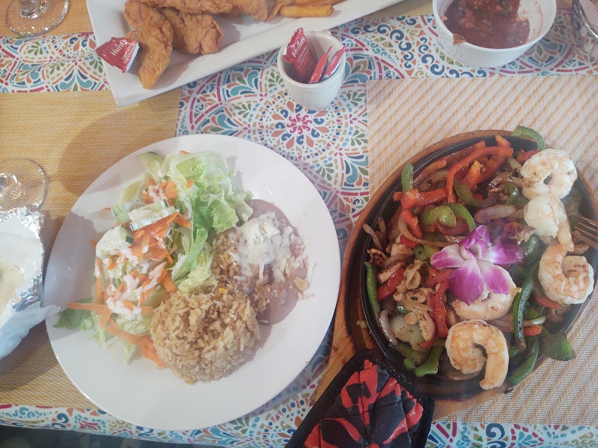 Salina's Mexican Restaurant - Photo 9