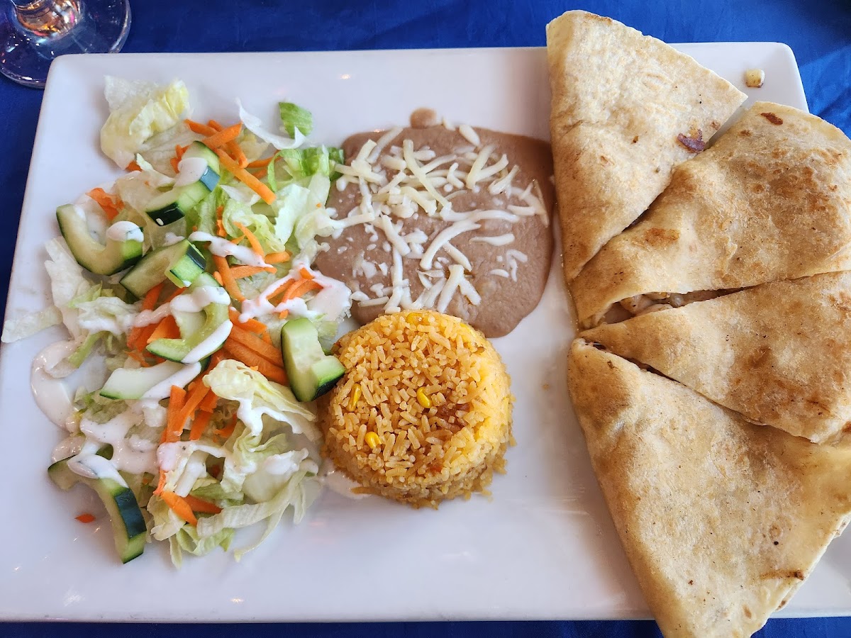 Salina's Mexican Restaurant - Photo 3