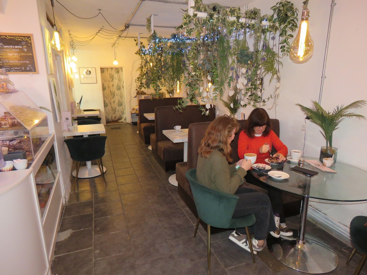 Urban Angel & Pelucci’s Coffee Bar - Photo 5