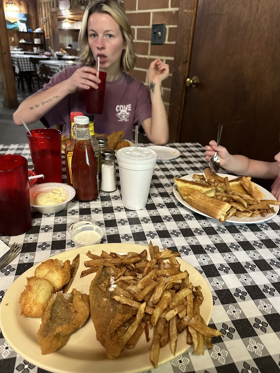 Riverbend Restaurant - Photo 1