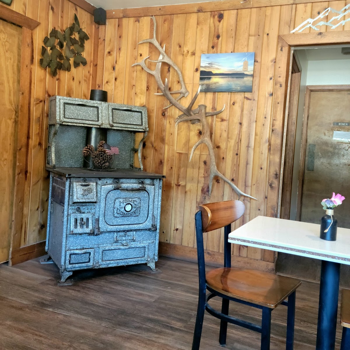 Mary's Cafe - Photo 9
