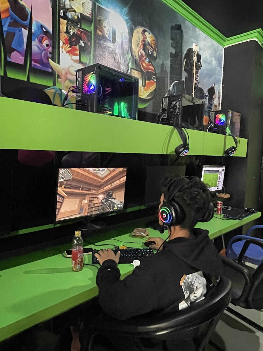 Emperor Cybercafe Graha Jababeka - Photo 3