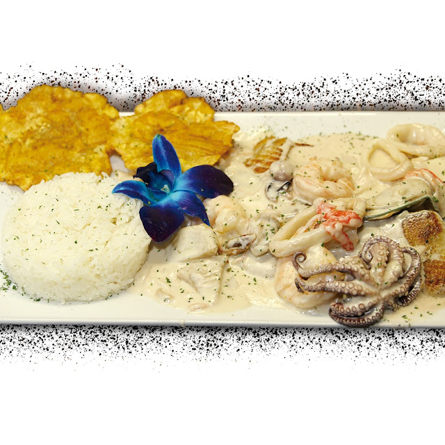 Pechuga a La Parrilla En Salsa Con Champiñones Grilled Chicken Breast in Mushroom Sauce