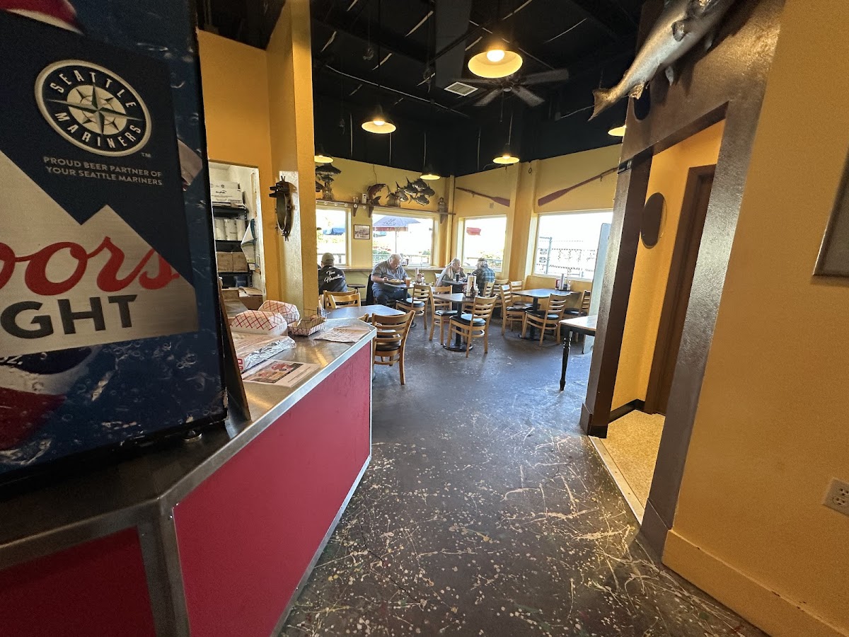 Breakwater Seafoods & Chowder - Photo 8