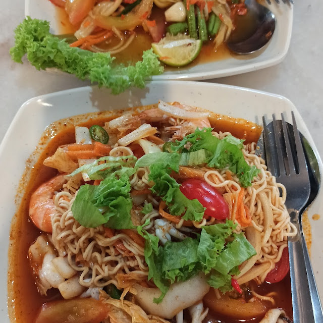 Kerabu Maggi