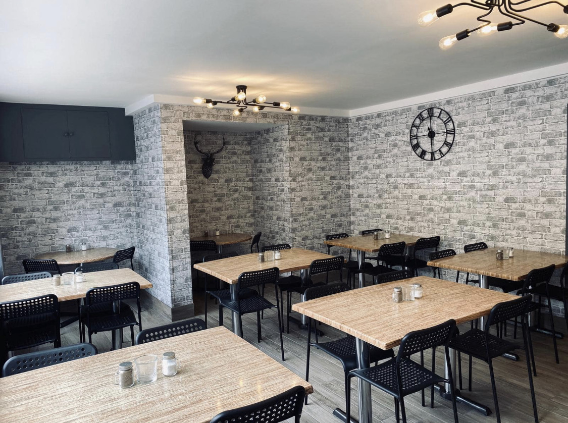 The Town House Cafe - Photo 8