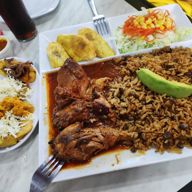 Moro de Habichuelas Negras Con Carne de Res Guisada
