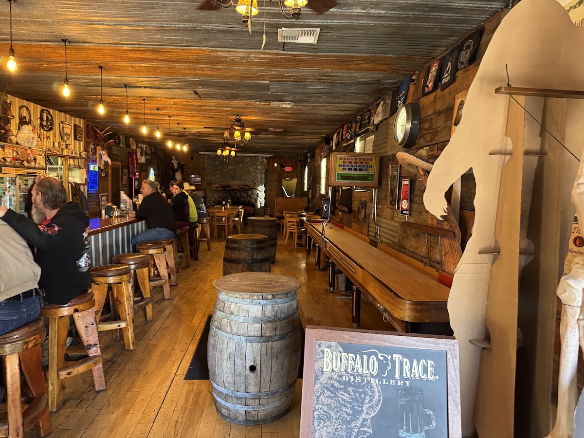 Bigfoot Tavern - Photo 3