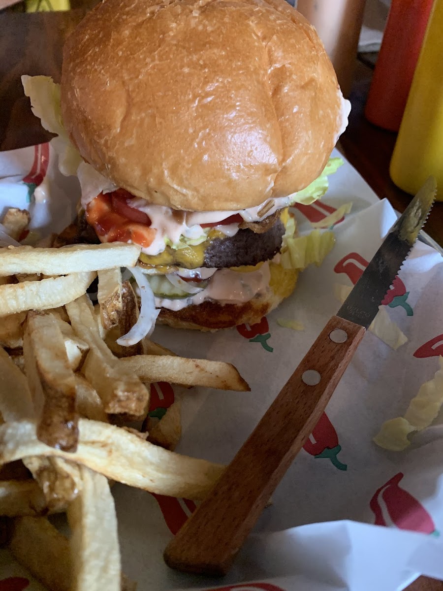Bigfoot Tavern - Photo 6