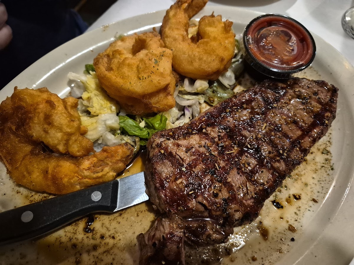 Fountain Hill Steak & Seafood - Photo 2