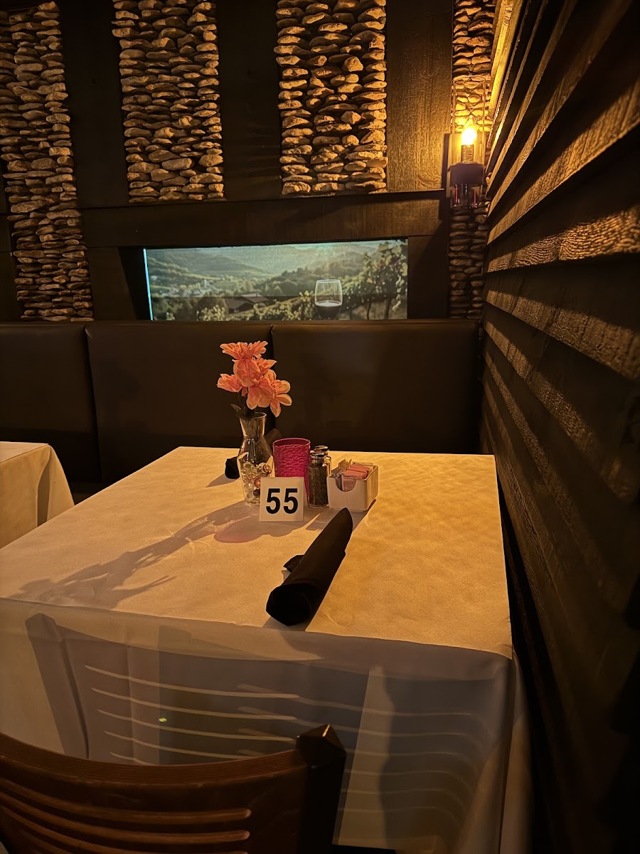 Fountain Hill Steak & Seafood - Photo 6