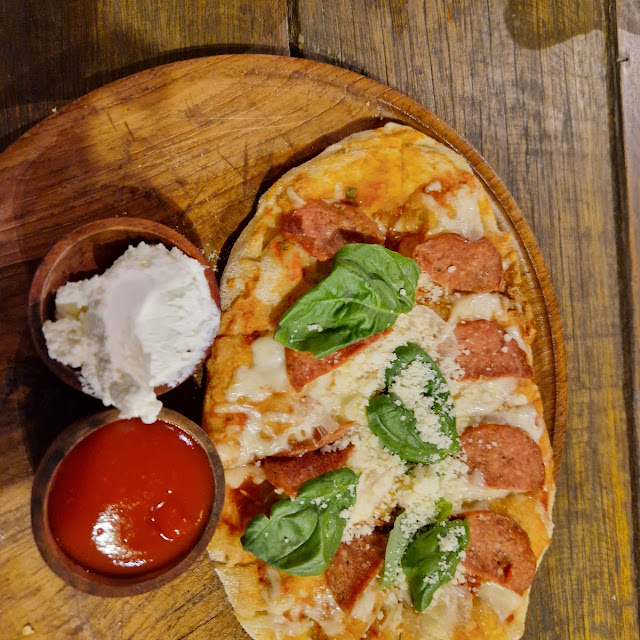 Salami Pizza