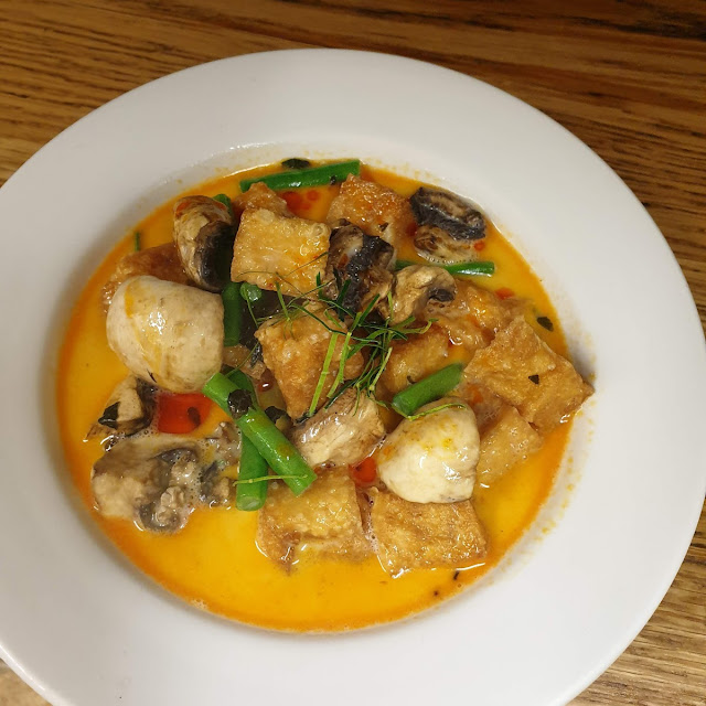 Panage Curry with Tofu and Vegetables