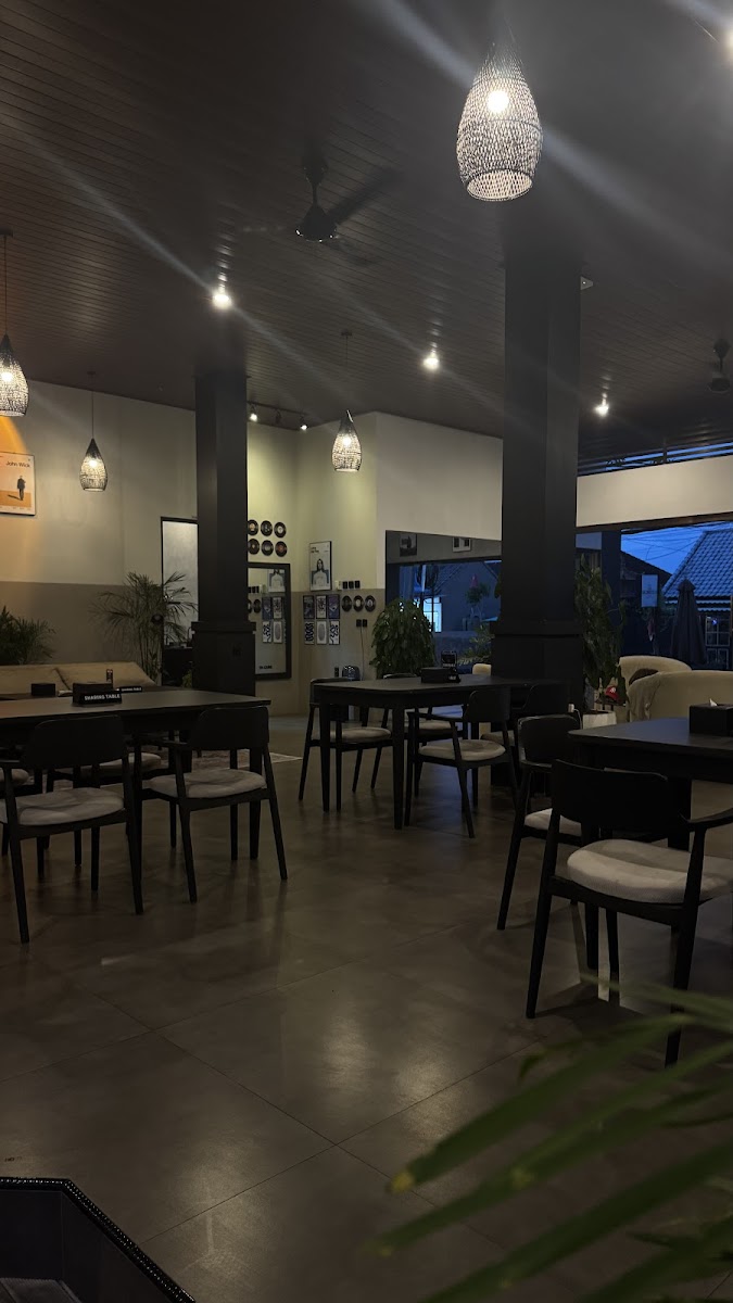 Hi Cube Bali - Café, Hostel & Co-Working Batu Mejan - Photo 6