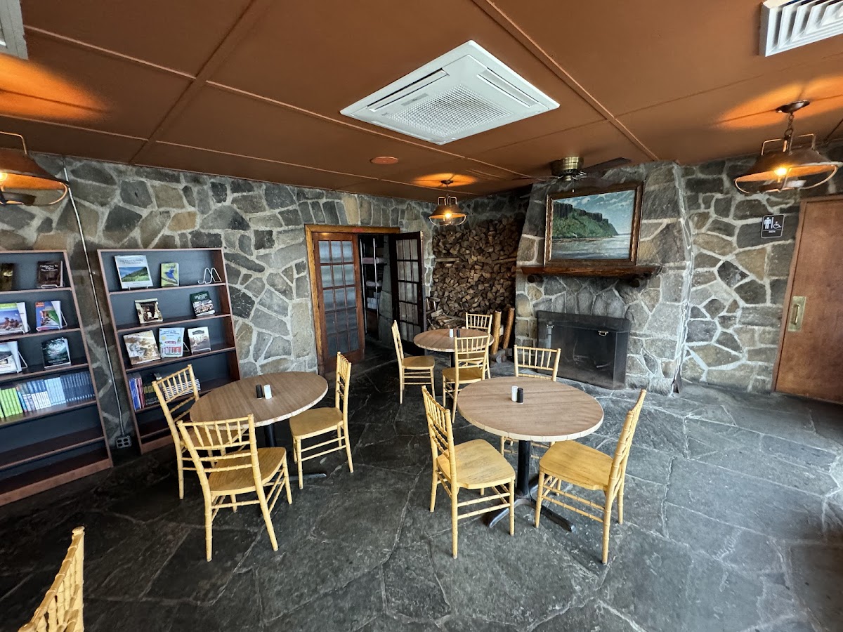 State Line Cafe - Photo 3