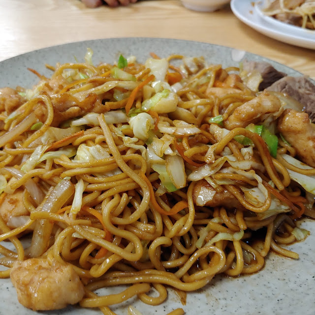Fried Noodle with Chicken Beef Prawn Mixed Meat Free Drink 炒面