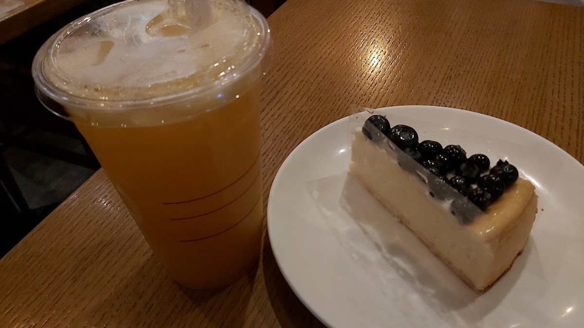 Starbucks (Leighton Centre) - Photo 8