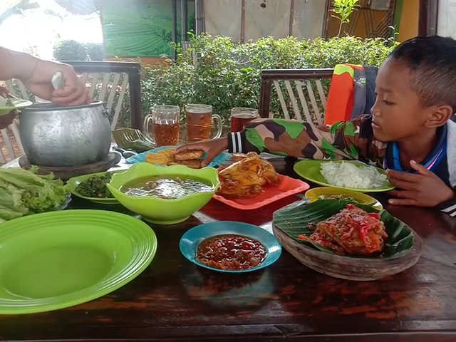 Warung Liwet Pa Wawan - Photo 3