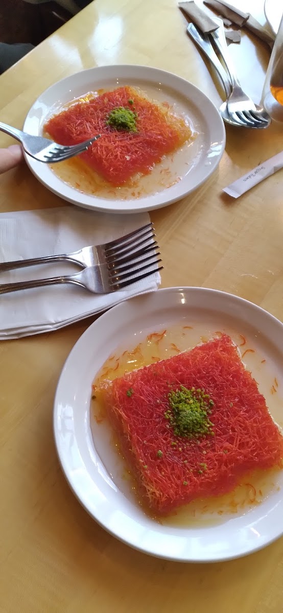 Bella Aurora Cafe - Photo 9