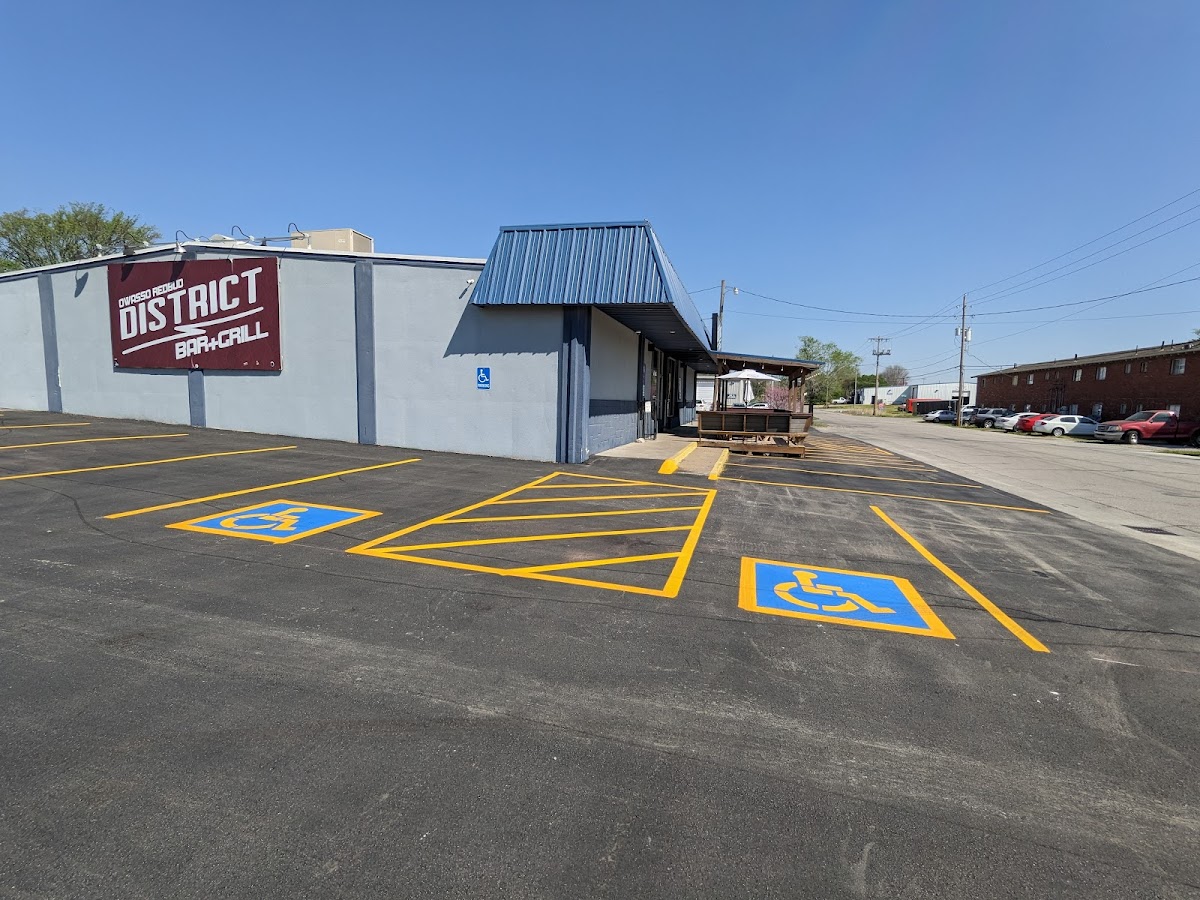 The District Bar Grill - Photo 2