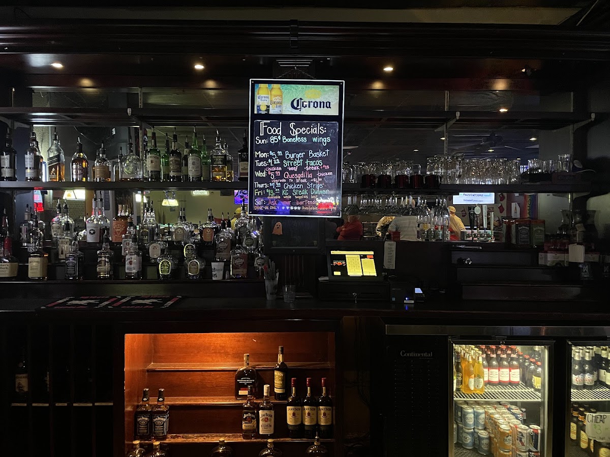 The District Bar Grill - Photo 3
