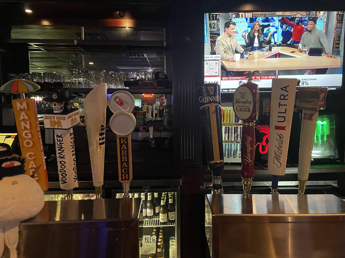 The District Bar Grill - Photo 4