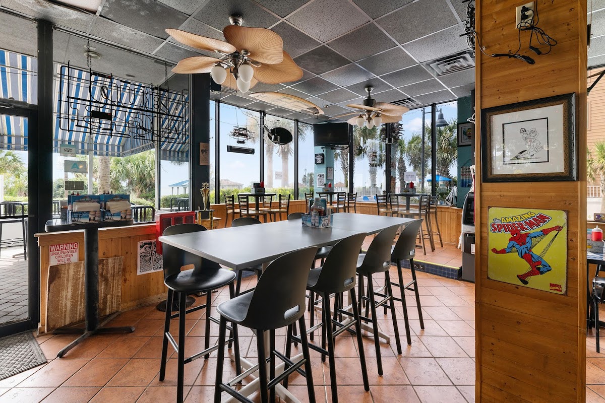 Buckets Bar & Grill - Photo 9