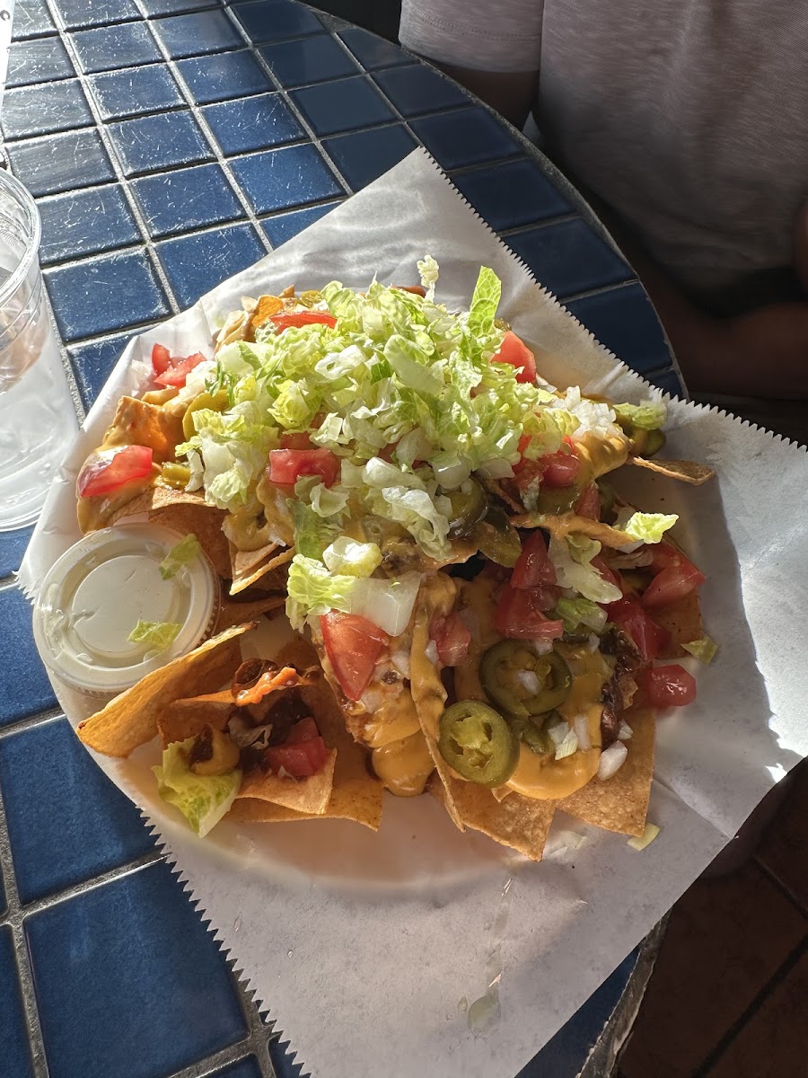 Buckets Bar & Grill - Photo 1