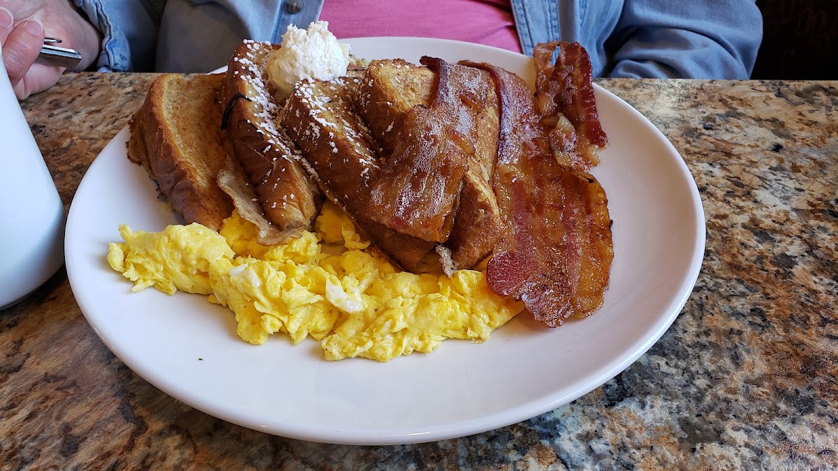 The Original Louis’ Cafe - Photo 2